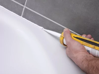 Jak uszczelnić brodzik? Czy można wybrać coś innego niż silikon?